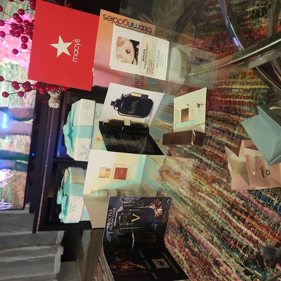 Assorted Fragrance Sample Set - Picture 2 of 4